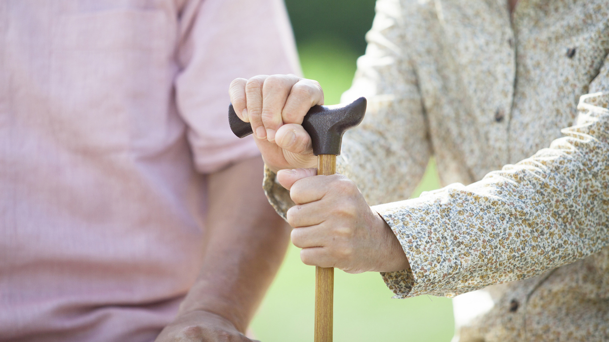 老老介護、過去最多　在宅の6割に　75歳以上どうしも増　厚労省調査