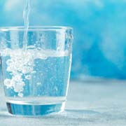 高齢者の脱水はなぜ危ない？軽度・中度・重度別の症状と予防策