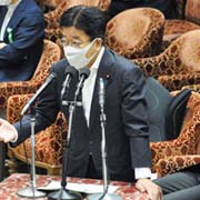 介護職の慰労金、野党から2度目の支給を求める声　厚労相は慎重姿勢