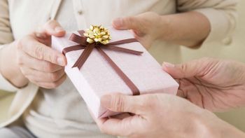 【2025敬老の日】介護士が教える！予算別おすすめプレゼント＆高齢者が喜ぶメッセージ