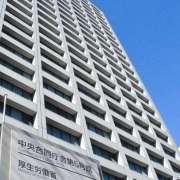 「必要なら制限すべきでない」　厚労省、介護施設の利用者の外出で通知