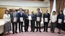 現役世代の社会保険料の負担減を　財政審が建議　介護費抑制策の実現も強く求める