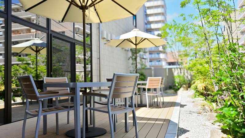 有料老人ホームちくさ翠香邸／ダイニングルーム ウッドデッキ