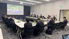 在宅介護、都市部で新モデル構想　厚労省　ICTで24時間対応　訪問・通所など包括提供