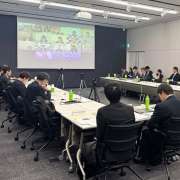 在宅介護、都市部で新モデル構想　厚労省　ICTで24時間対応　訪問・通所など包括提供