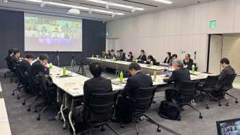 在宅介護、都市部で新モデル構想　厚労省　ICTで24時間対応　訪問・通所など包括提供