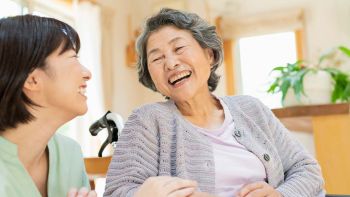 保険外サービスを「産福共創」で振興　経産省が戦略を発表　介護事業者も一翼に