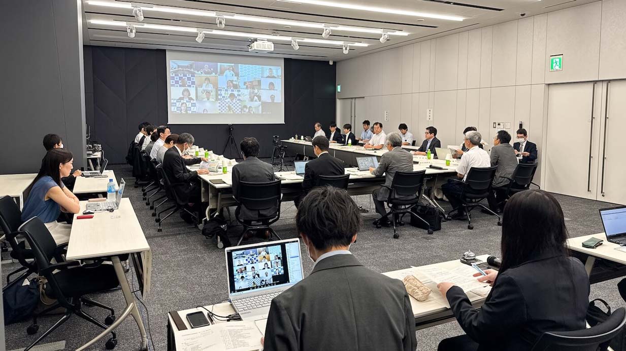介護保険証、再設計でかつてない大幅見直しか　厚労省　記載情報の整理・再編を検討
