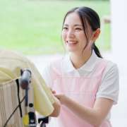 介護福祉士「実務者研修」、時間数を一部免除へ　厚労省　社会福祉士・保育士など対象