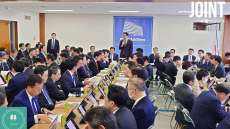 介護職の賃上げ、来年度に報酬を臨時改定　政府方針　施策の規模・対象が焦点