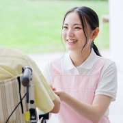 介護職の賃上げ、最大月1.9万円の「3階建て」　補正予算案の全容判明　生産性向上など要件