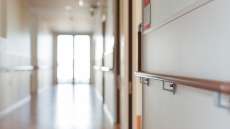 医療費の膨張続く　昨年度42.6兆円　過去最高を更新　厚労省