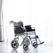 厚労省、多床室の個室化を後押し　感染防止へ介護施設に補助