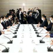 緊急事態宣言が全国に拡大　介護現場、綱渡り続く