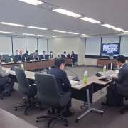 来年度の介護報酬改定へ議論開始　厚労省が論点提示　最大の焦点は賃上げと経営安定