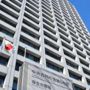 介護職の新型コロナ感染、原則労災に　厚労省