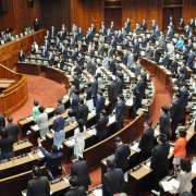 介護・福祉職への給付金、正式決定　全サービスが対象　2次補正成立