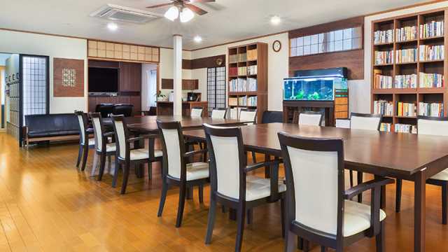 「ゆったり過ごしたい。」「いきなり大勢の中に入るのは心配。」そんな方におすすめです。｜デイサービス彩坂