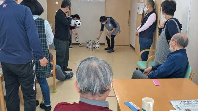 マンツーマンでのお散歩・日曜日デイサービス｜デイサービスあごら（株式会社Agora）
