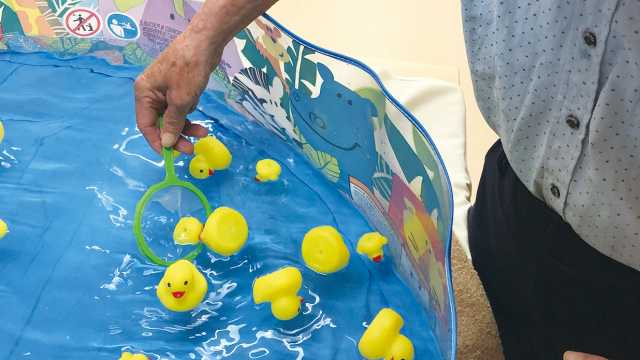 マンツーマンでのお散歩・日曜日デイサービス｜デイサービスあごら（株式会社Agora）