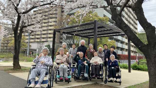 公園散歩でもっと元気に！｜すこやかホーム小名木川