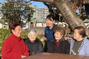 利用者様を中心としたチームケア｜すこやかホーム大島