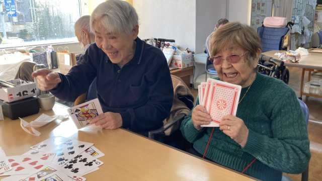 多彩な機能訓練で活き活きと！ 個々のニーズに合わせ小グループ分かれての趣味活動！｜すこやかホーム 北砂