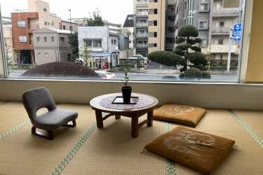 解放感ある広々としたホールです｜すこやかホーム 北砂