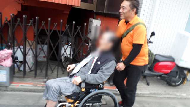 ご家族だけで抱えないでください！ 寄り添う心と共にプロの知識と技術を提供します。｜訪問看護ステーション・ヘルパーステーション　スマイライフ経堂