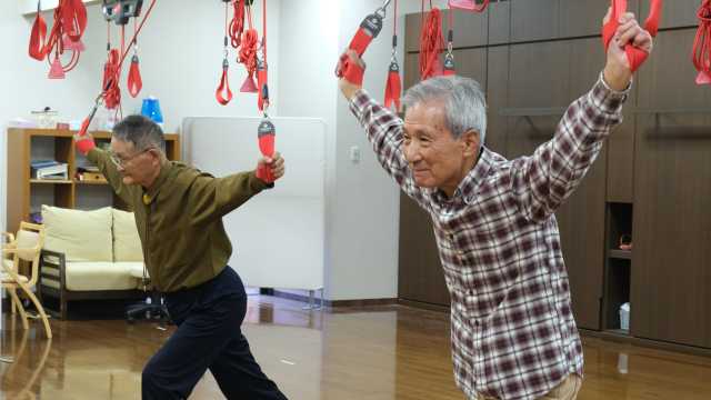 転倒不安を安心に変える。 パーキンソン病専門医のいるデイケア。｜機能回復デイケア　さきがけ