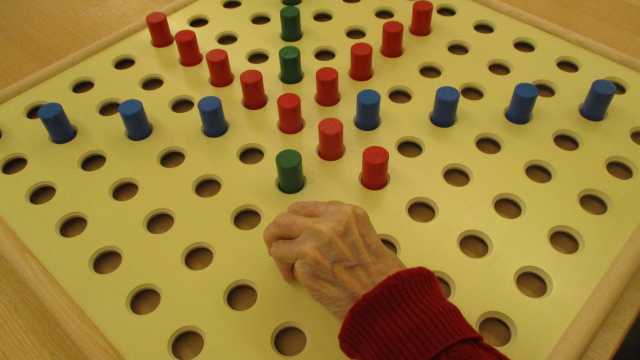 転倒不安を安心に変える。 パーキンソン病専門医のいるデイケア。｜機能回復デイケア　さきがけ