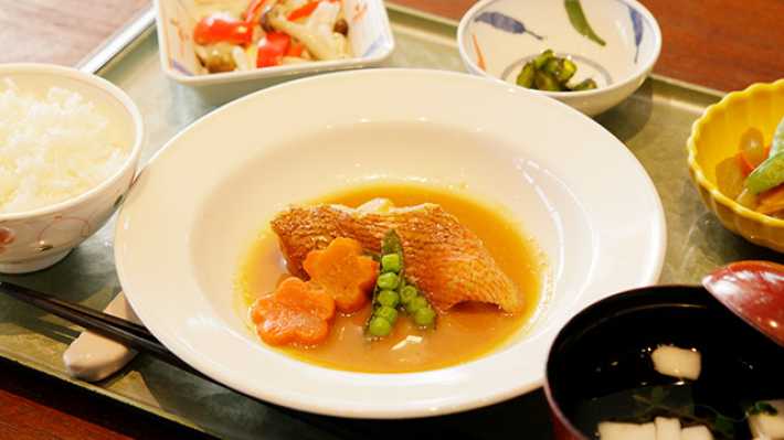 栄養満点で美味しいお食事|えがおで寺塚1番館
