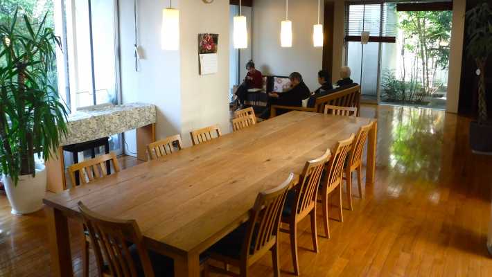 自然と入居者が集まる穏やかな空間｜グルップボエンデ井荻