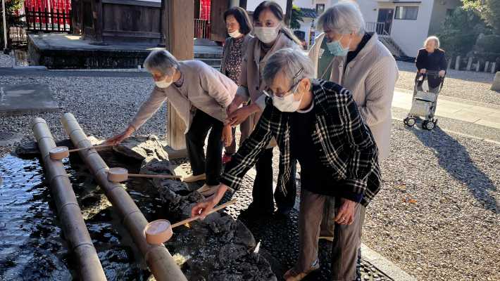 【歩く】外にでて気分転換｜デイサロンふくふく　はなれ