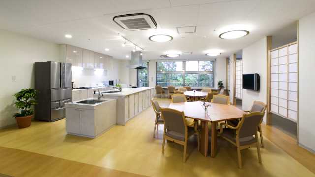 介護保険を利用しながら24時間介護サービスが受けられる「特定施設入居者生活介護」事業所です｜株式会社南日本ライフ 介護付き有料老人ホーム「ガーデンハウス慈遊館」