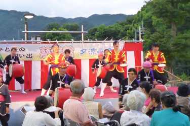 慈遊館最大イベント『夕涼み敬老会』｜株式会社南日本ライフ 介護付き有料老人ホーム「ガーデンハウス慈遊館」