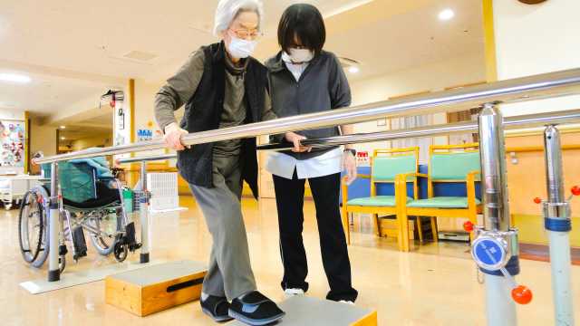 明るく清潔な環境でリハビリとご利用者様に寄り添ったケアをご提供いたします。|介護老人保健施設 サンシルバー市川