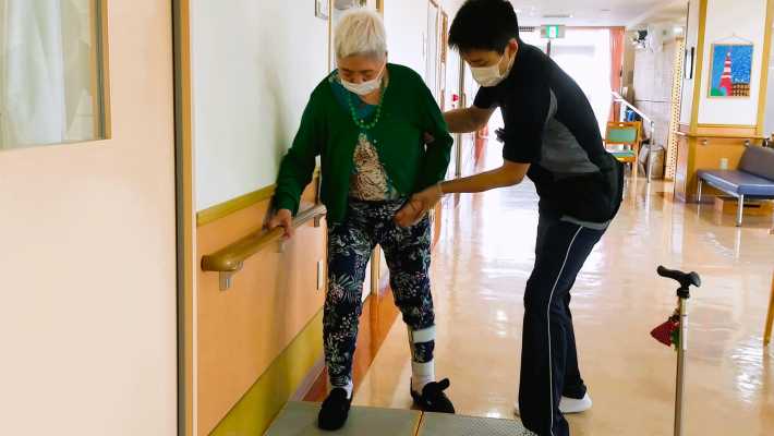 お一人お一人に合わせた個別リハビリ|介護老人保健施設 サンシルバー市川