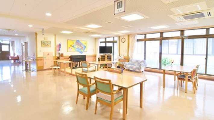 明るく清潔な環境|介護老人保健施設 サンシルバー市川