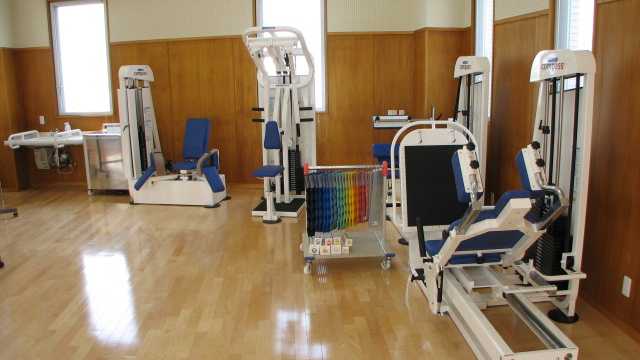 自然光をふんだんに取り入れられる建築設計になっており、明るく家庭的な雰囲気の施設です。|介護老人保健施設 かなこぎ苑