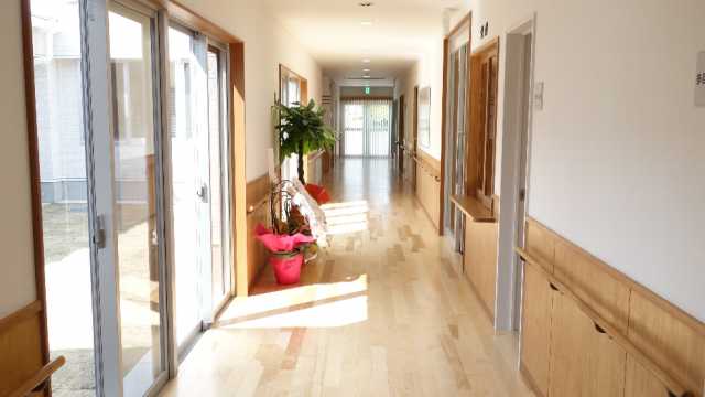 共同生活により認知症の症状の進行を緩和させ、よりよい日常を送る事ができるよう支援します。｜グループホーム　サンライズ菱形