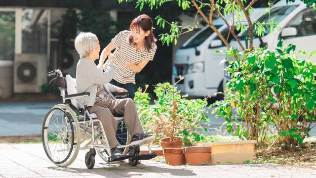 笑顔あふれる憩いの場所｜灘の浜高齢者介護支援センター