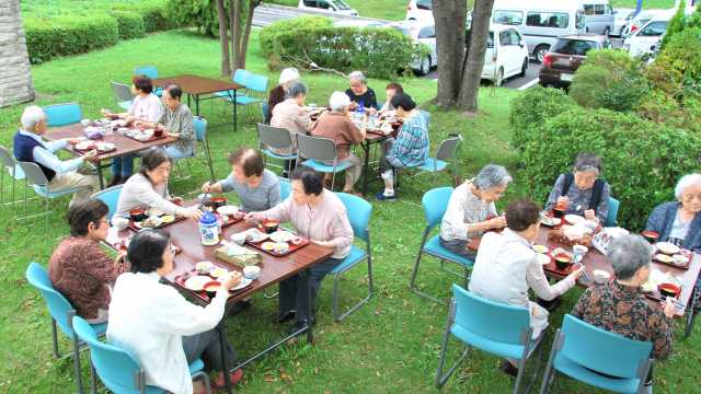 多彩な趣味活動と手作りの家庭料理、口腔・運動機能訓練で生活の質向上をサポート｜デイサービス榛名坂