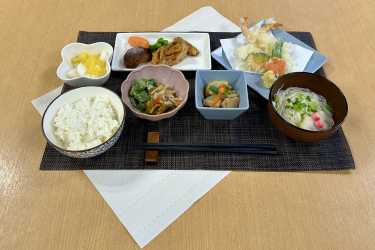 お食事について|住宅型有料老人ホーム ニコアス東住吉/訪問介護シーエヌシー