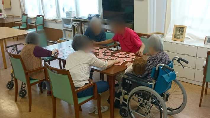 《笑顔と触れ合い》|グループホーム 緑橋なごみ