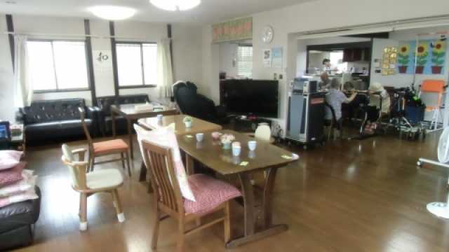 明るい家庭的な雰囲気の中で、笑顔あふれるデイサービス♪｜デイサービス　だんらん松寿山