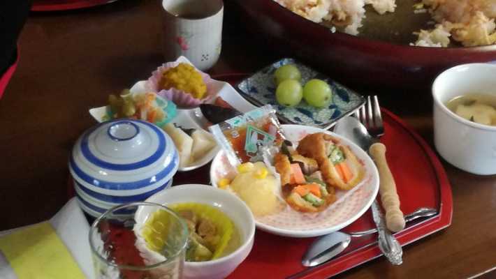 出来立てで温かく美味しい昼食｜デイサービス　だんらん松寿山