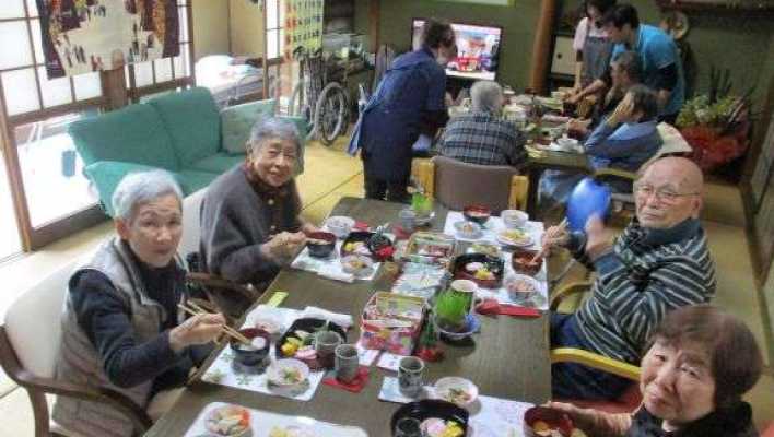 食事風景|看護師が作った小規模デイサービス ? ふくろうの家 ?