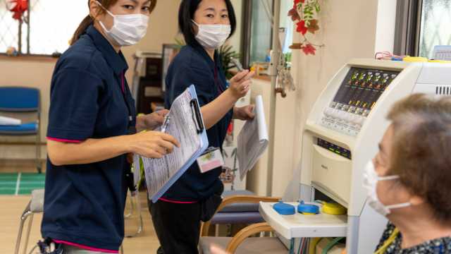 高齢者のフィットネス感覚で利用でき、楽しく交流できる|デイサービスはやて