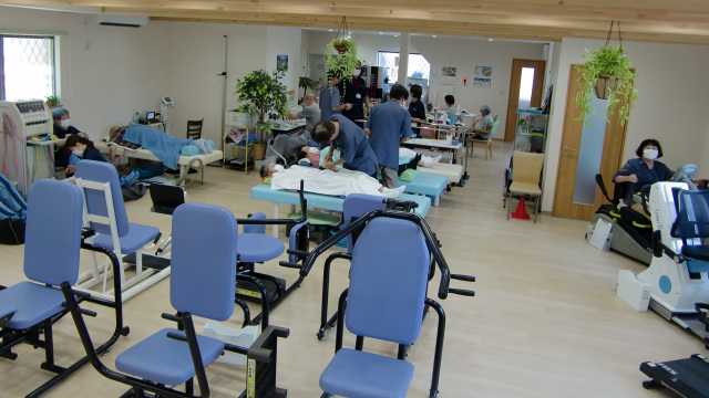 高齢者のフィットネス感覚で利用でき、楽しく交流できる｜デイサービスはやて